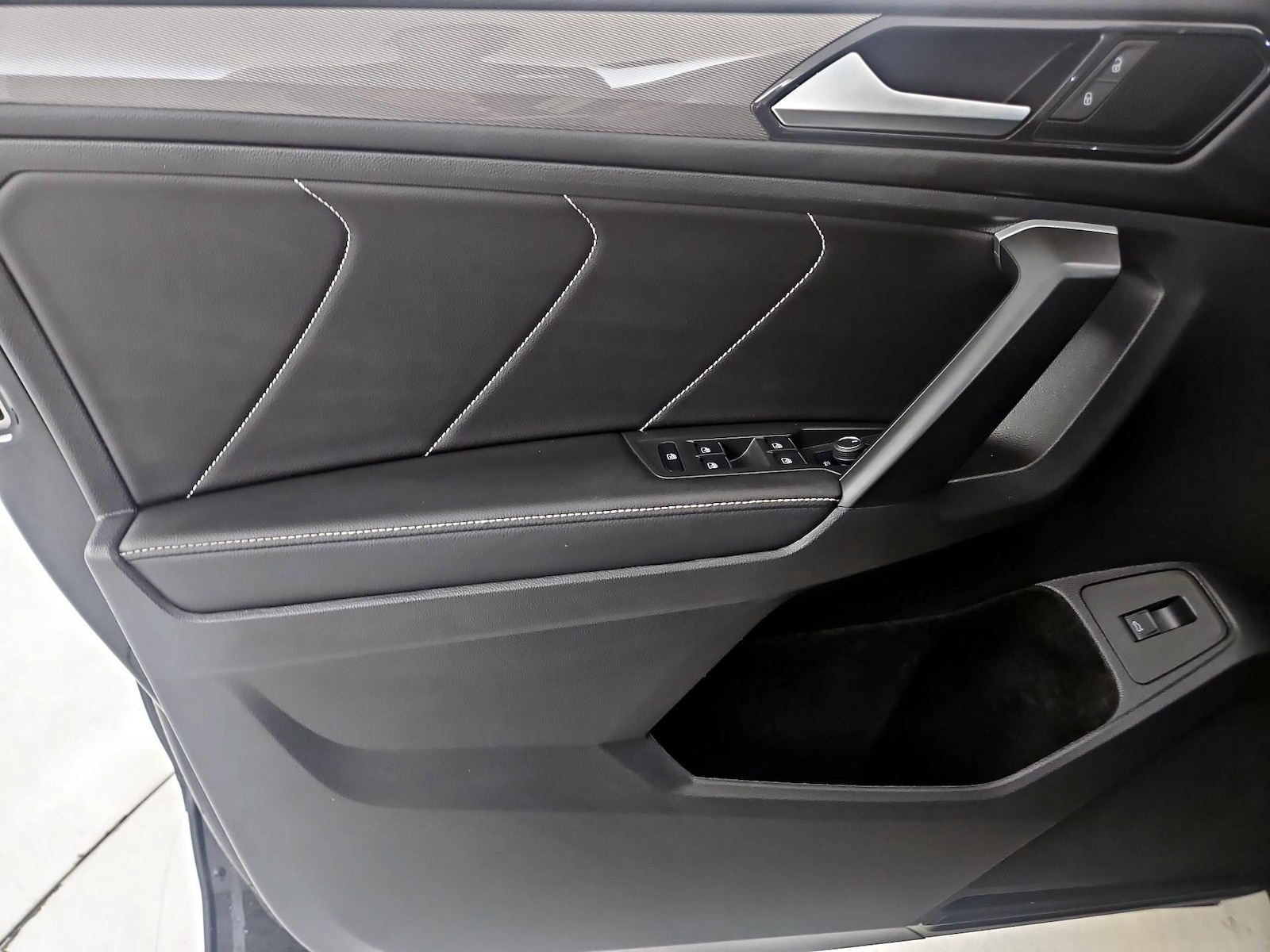 2024 Volkswagen Tiguan SE - Photo 13