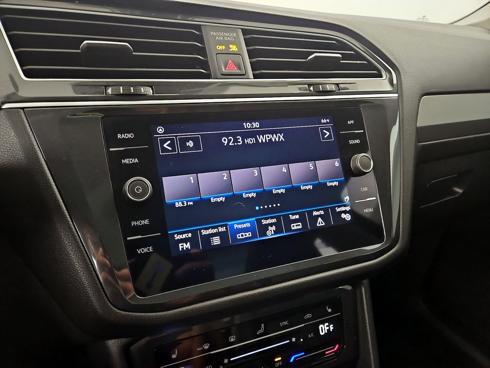 2024 Volkswagen Tiguan SE - Photo 16