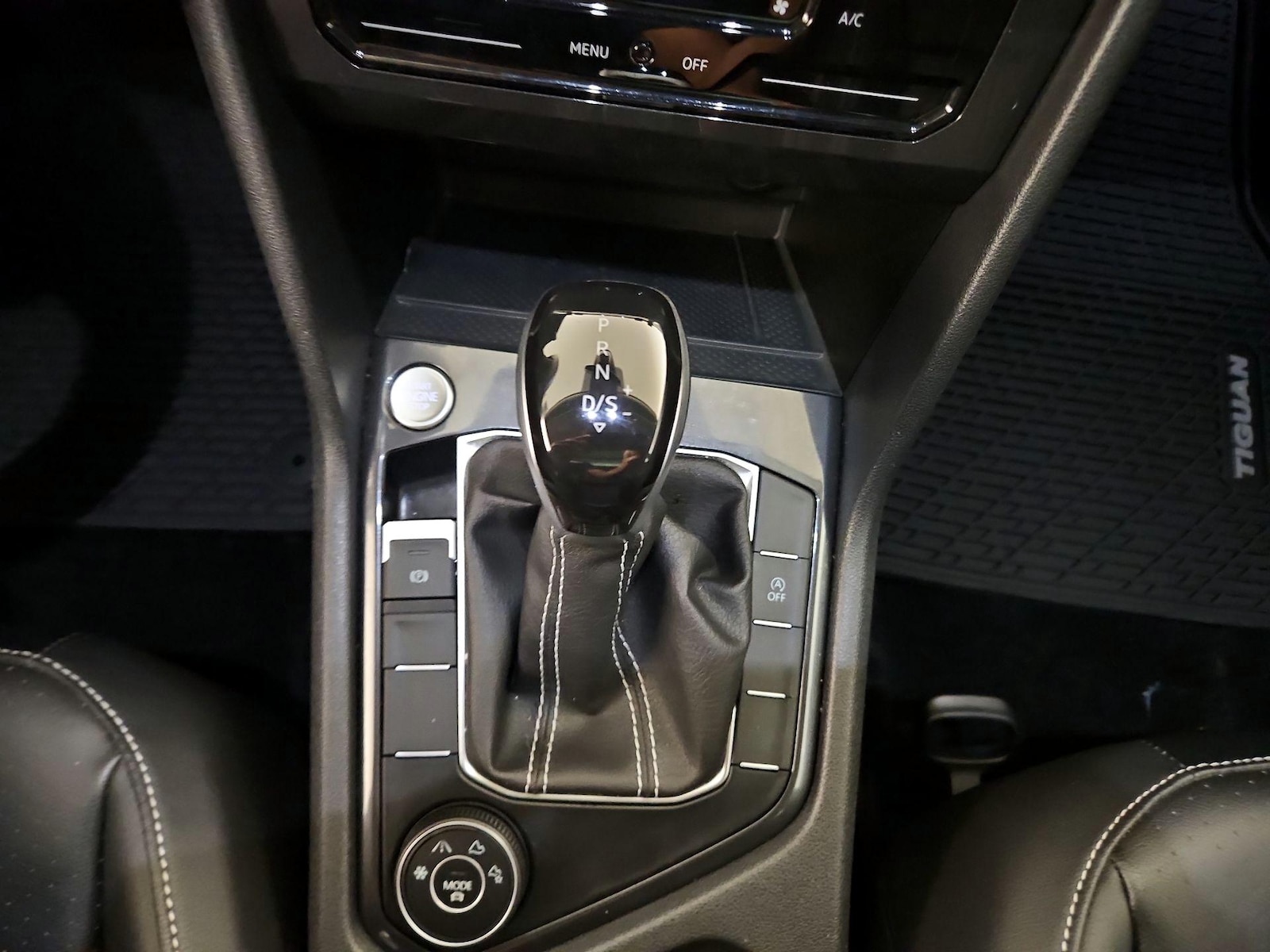 2024 Volkswagen Tiguan SE - Photo 18