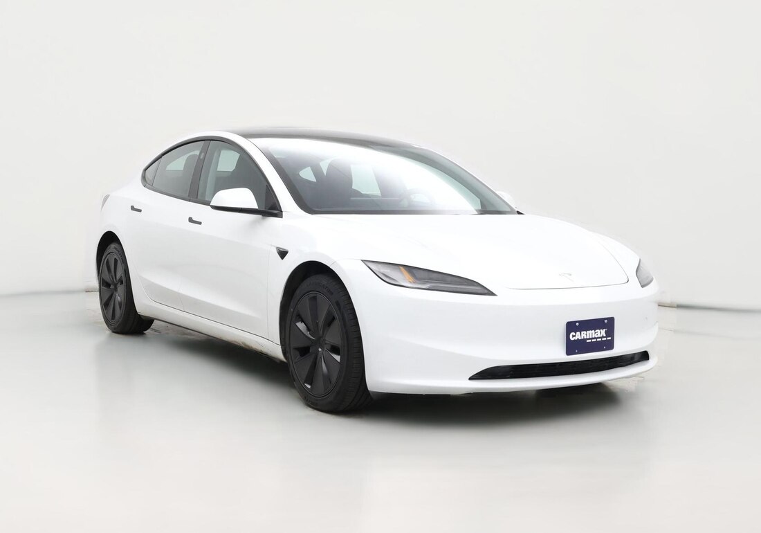 2025 Tesla Model 3 Long Range Rear-Wheel Drive in White — CarMax photo