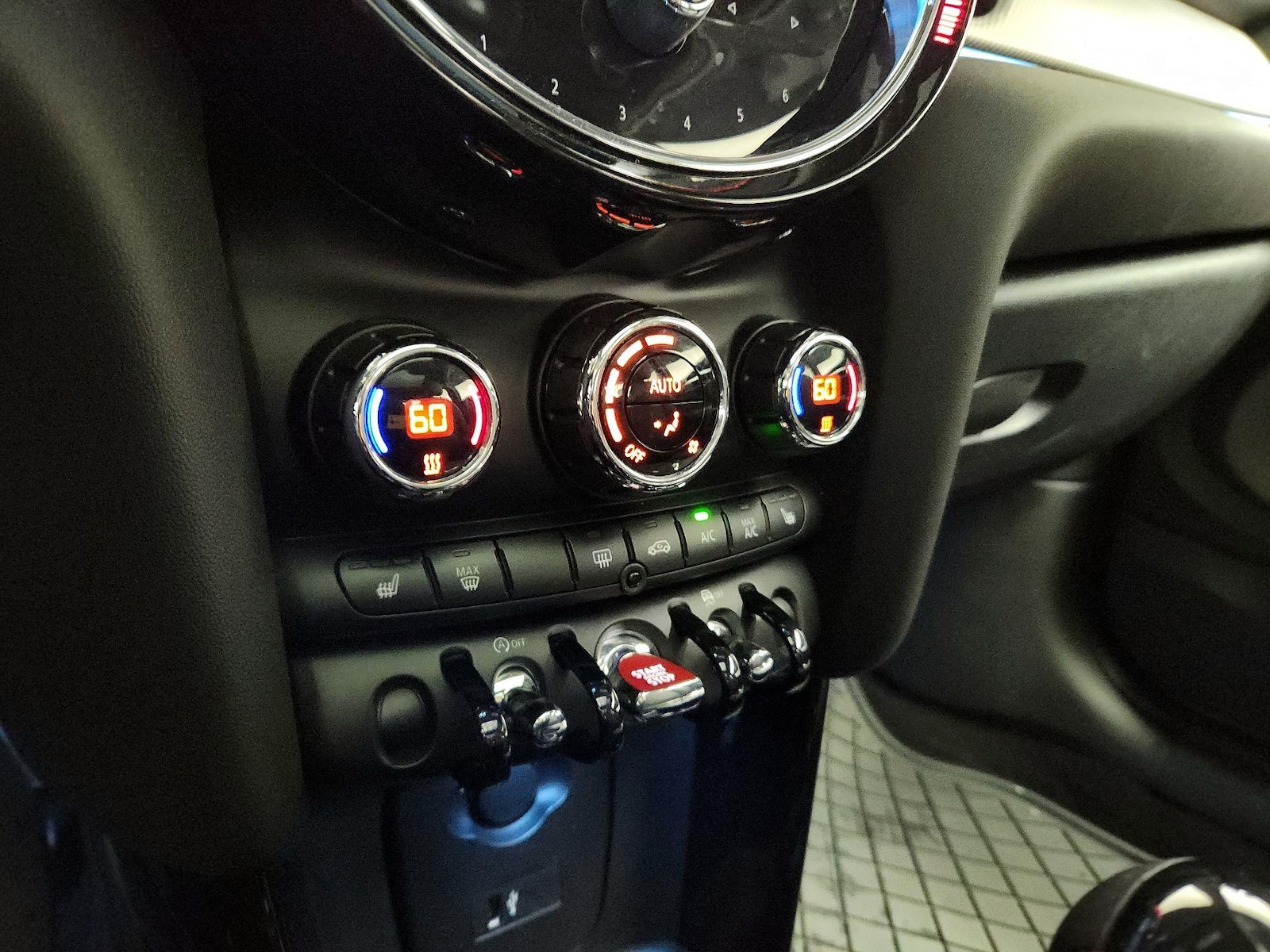 2022 MINI Hardtop 2 Door - Photo 17