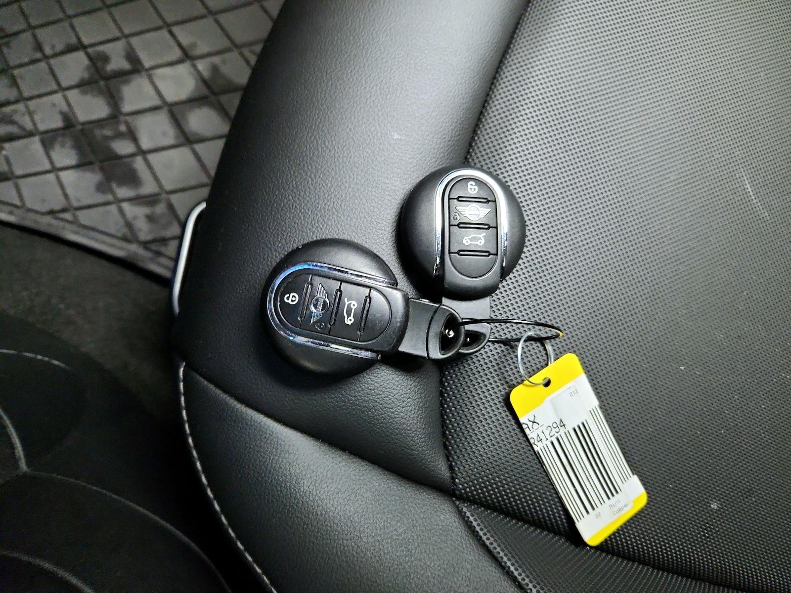 2022 MINI Hardtop 2 Door - Photo 24