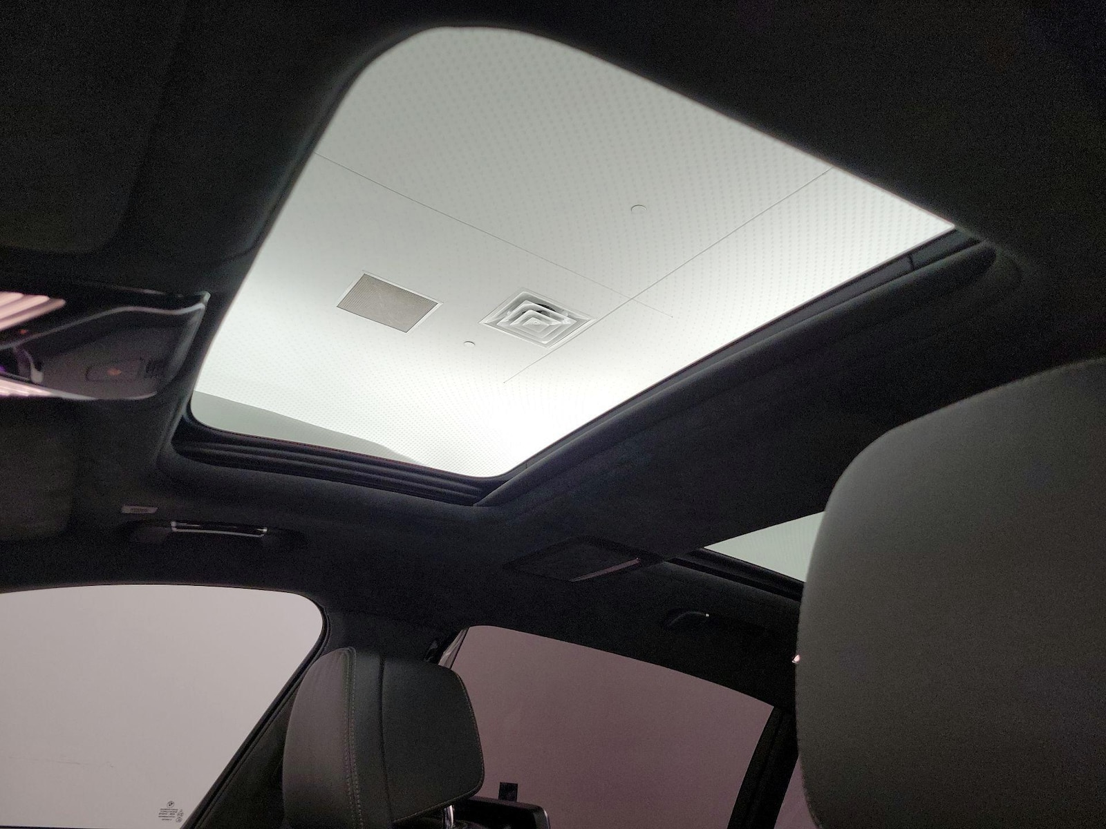 Panoramic Sunroof & Skylight(s)