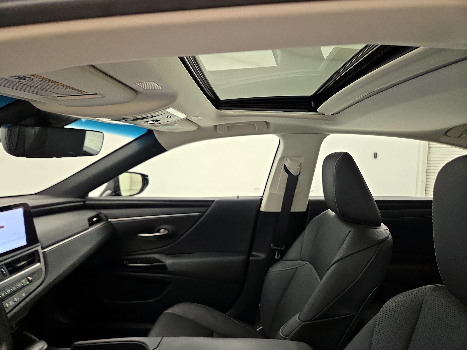 Sunroof(s) & Overhead Airbags