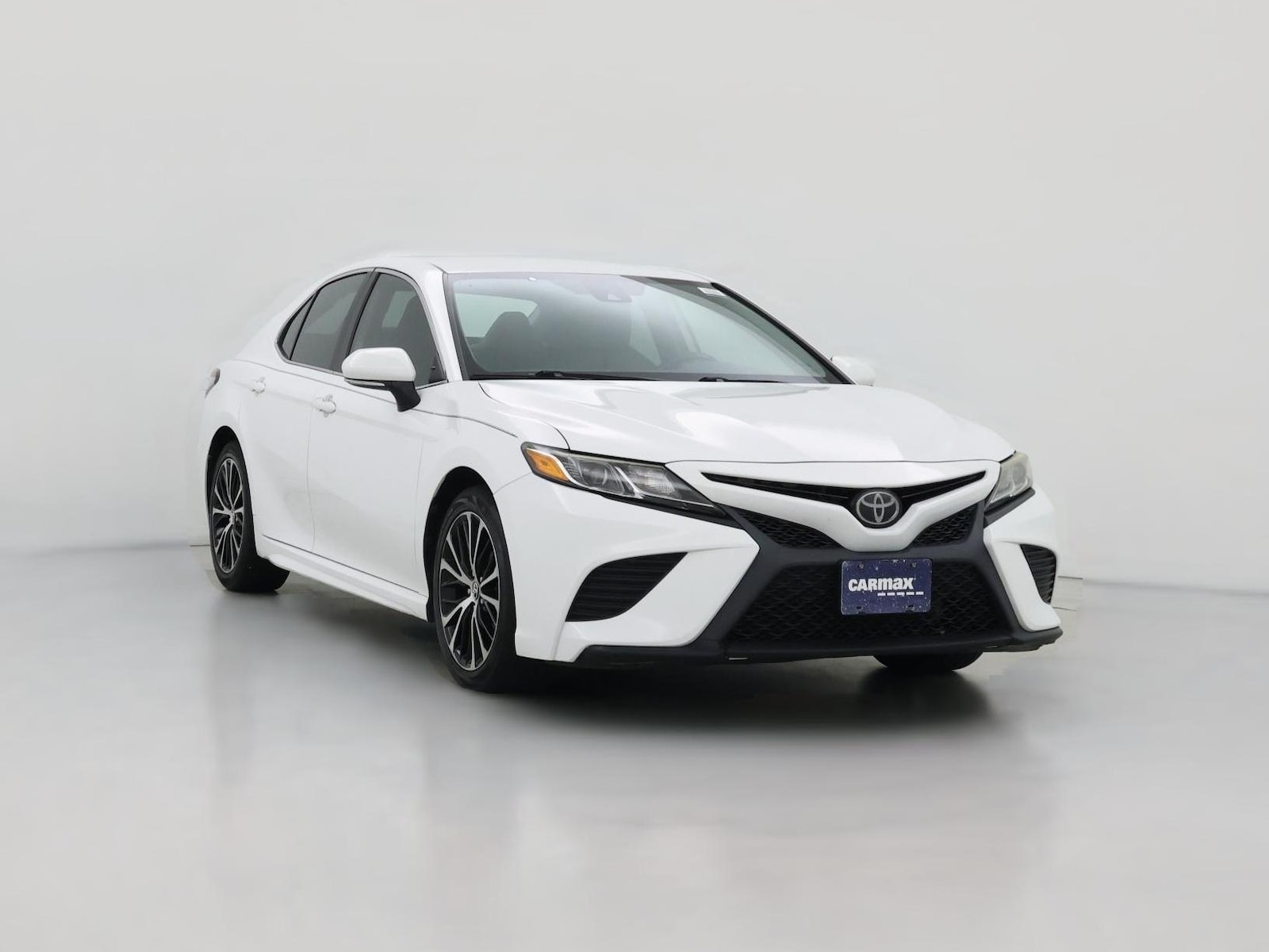 2019 Toyota Camry SE - Photo 1