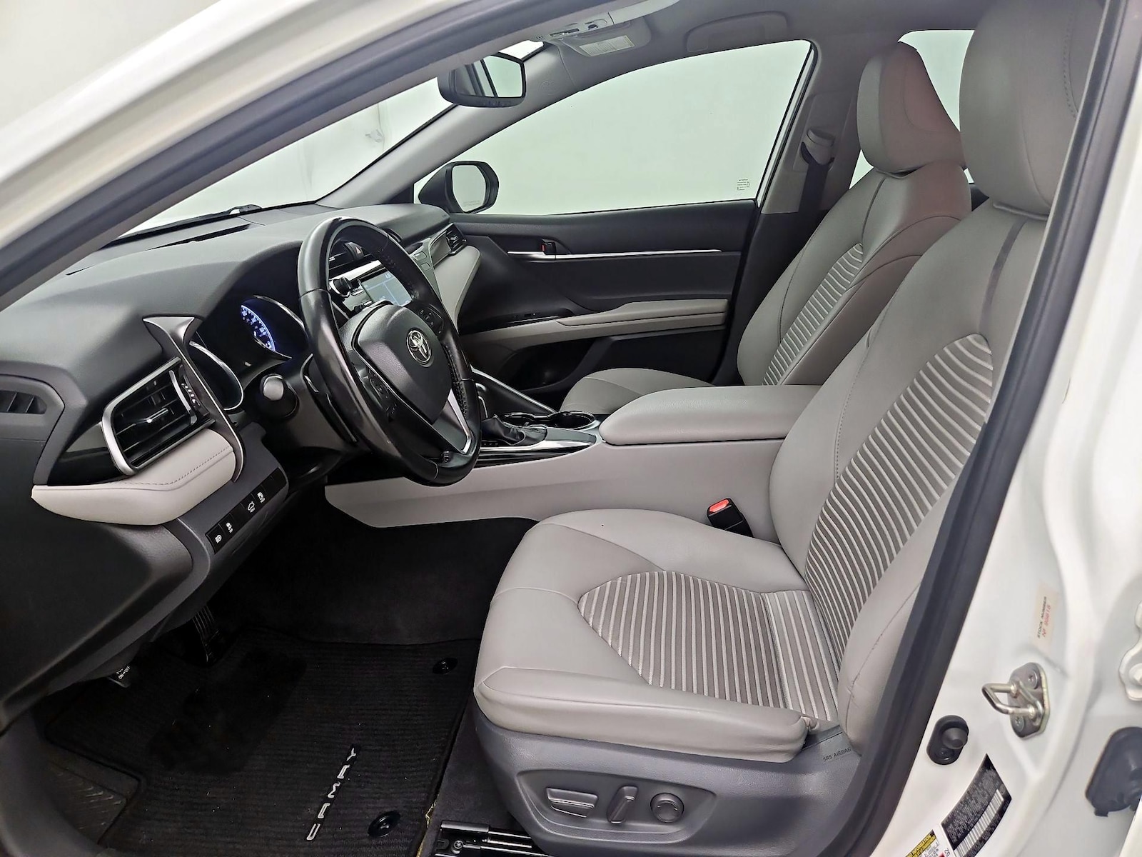 2019 Toyota Camry SE - Photo 12