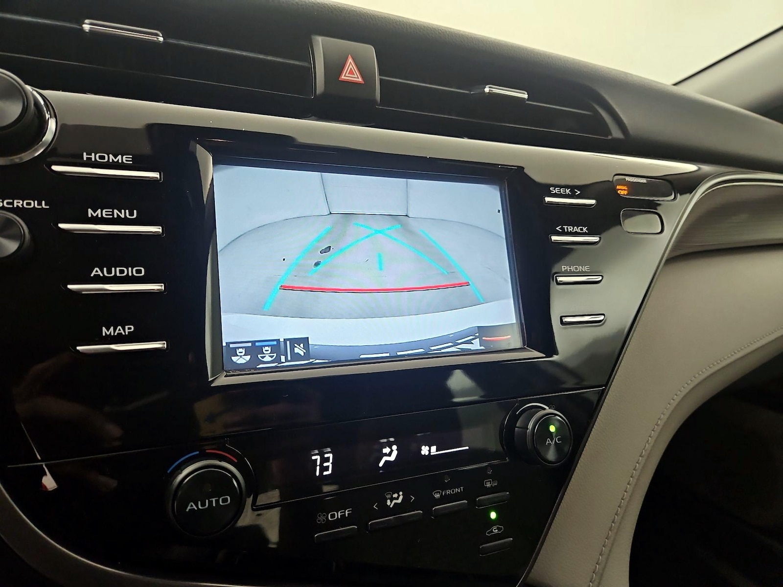 2019 Toyota Camry SE - Photo 15