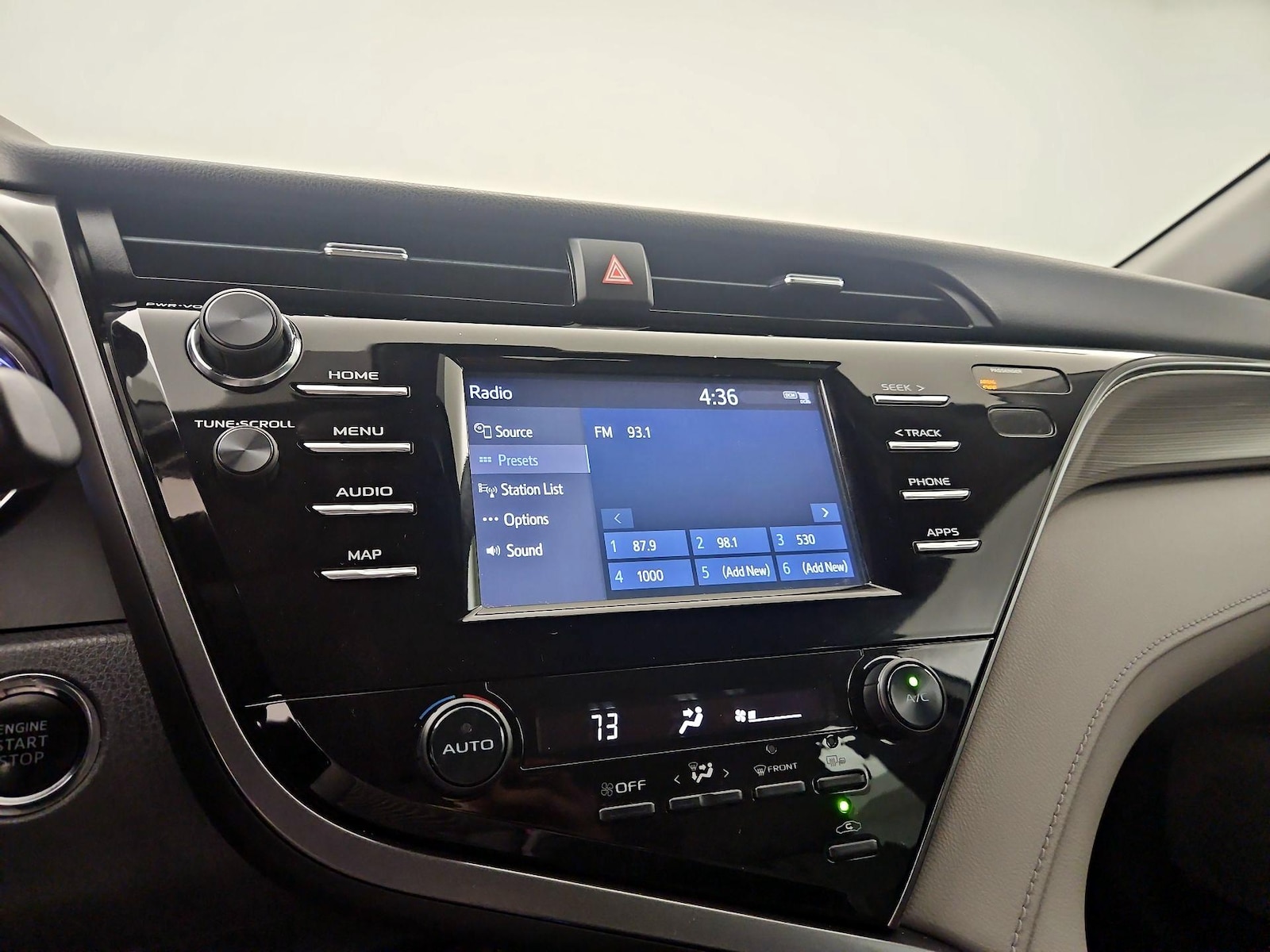 2019 Toyota Camry SE - Photo 16