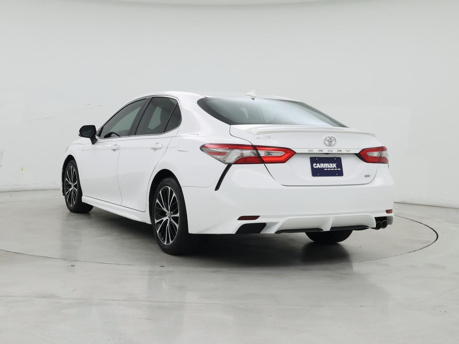 2019 Toyota Camry SE - Photo 3