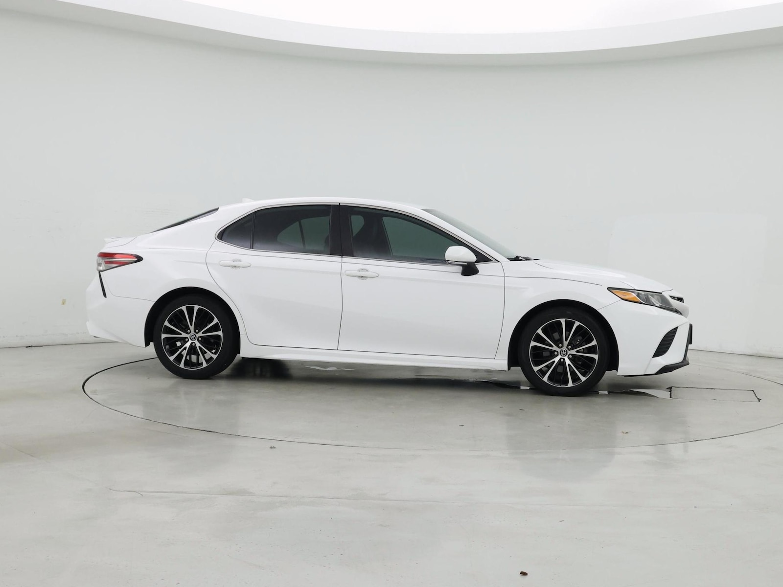 2019 Toyota Camry SE - Photo 8