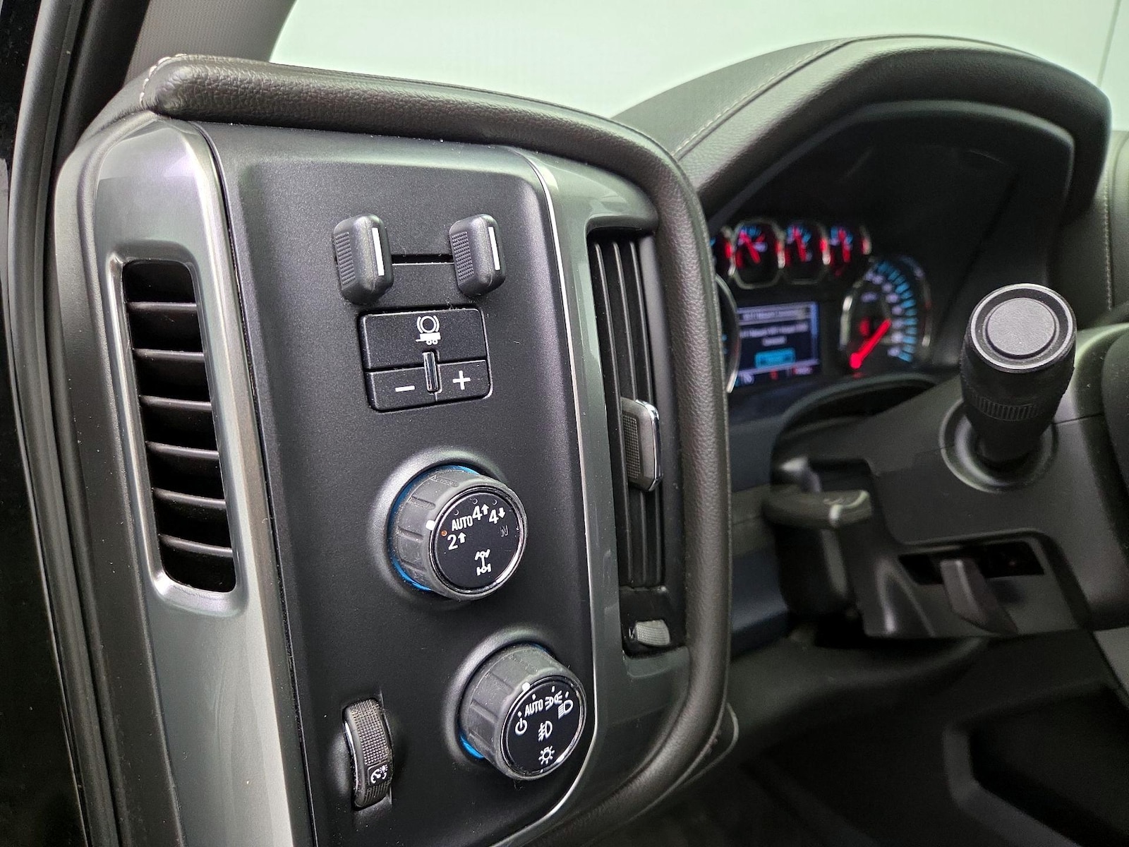 2018 Chevrolet Silverado 1500 LTZ - Photo 14