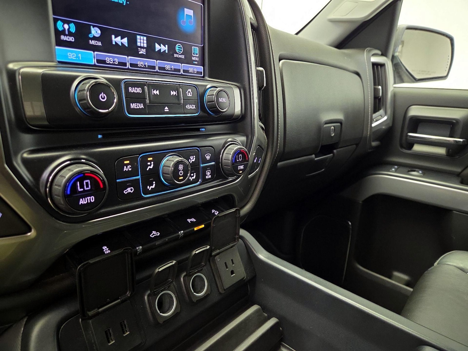 2018 Chevrolet Silverado 1500 LTZ - Photo 18