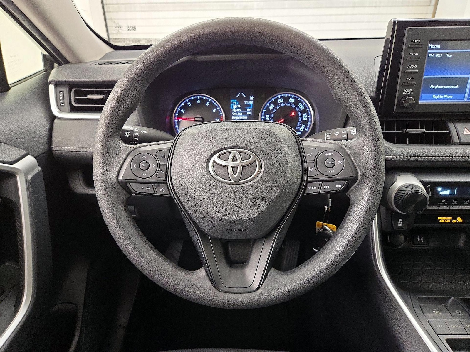 2019 Toyota RAV4 LE - Photo 11