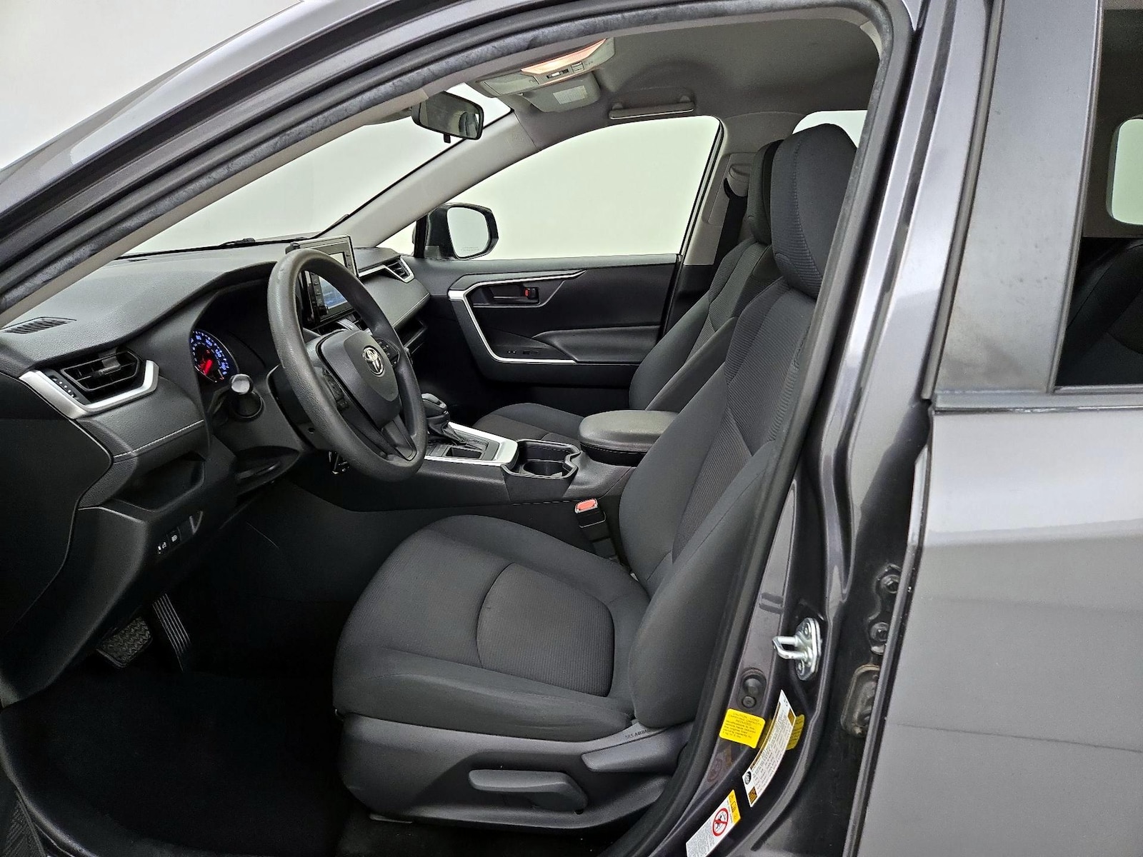 2019 Toyota RAV4 LE - Photo 12