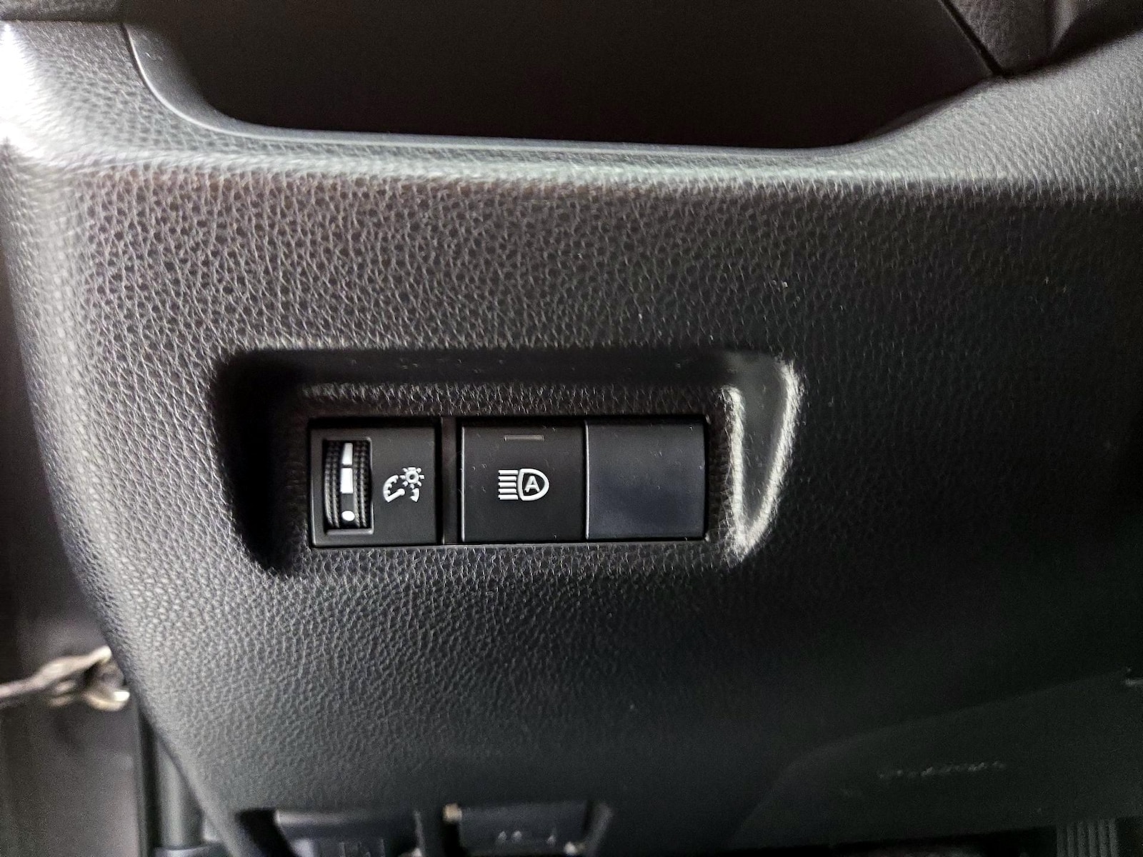 2019 Toyota RAV4 LE - Photo 14