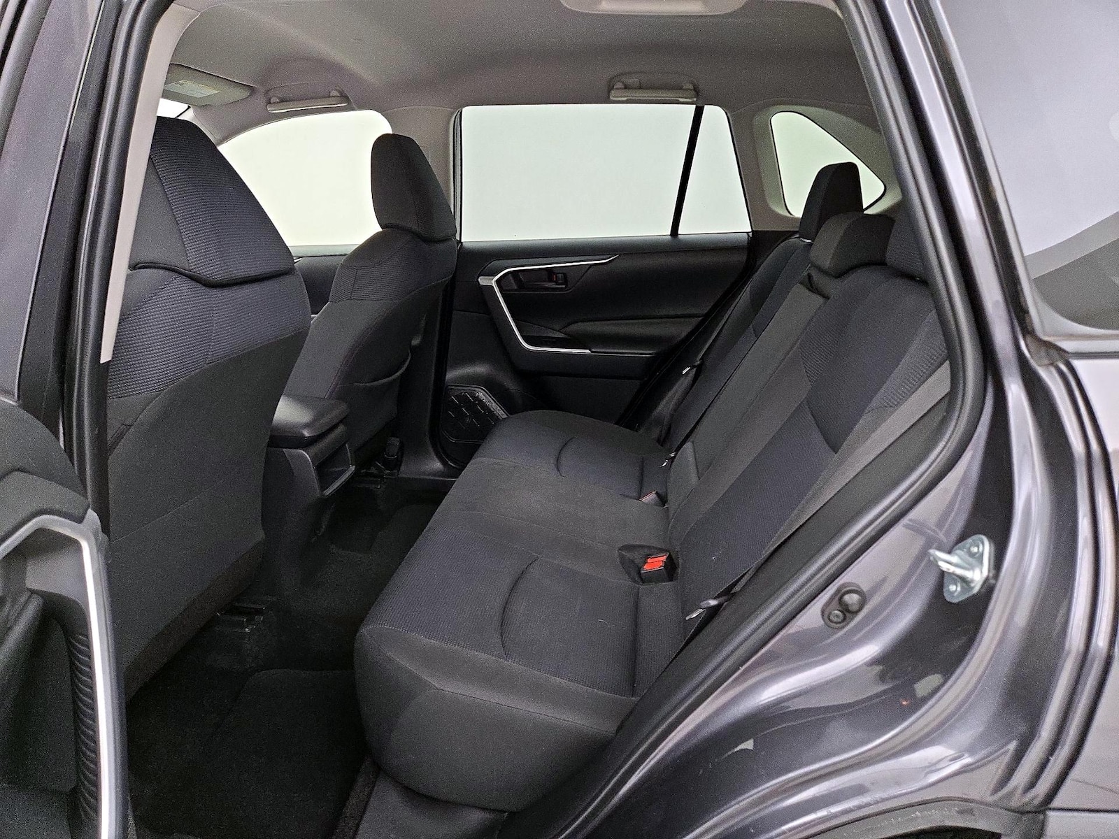 2019 Toyota RAV4 LE - Photo 20