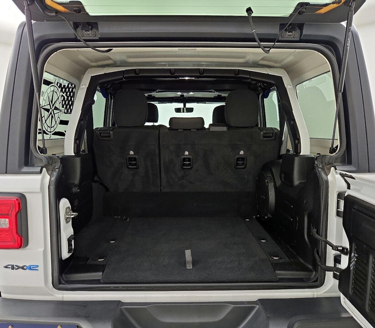 Trunk/Cargo (Seats Up)