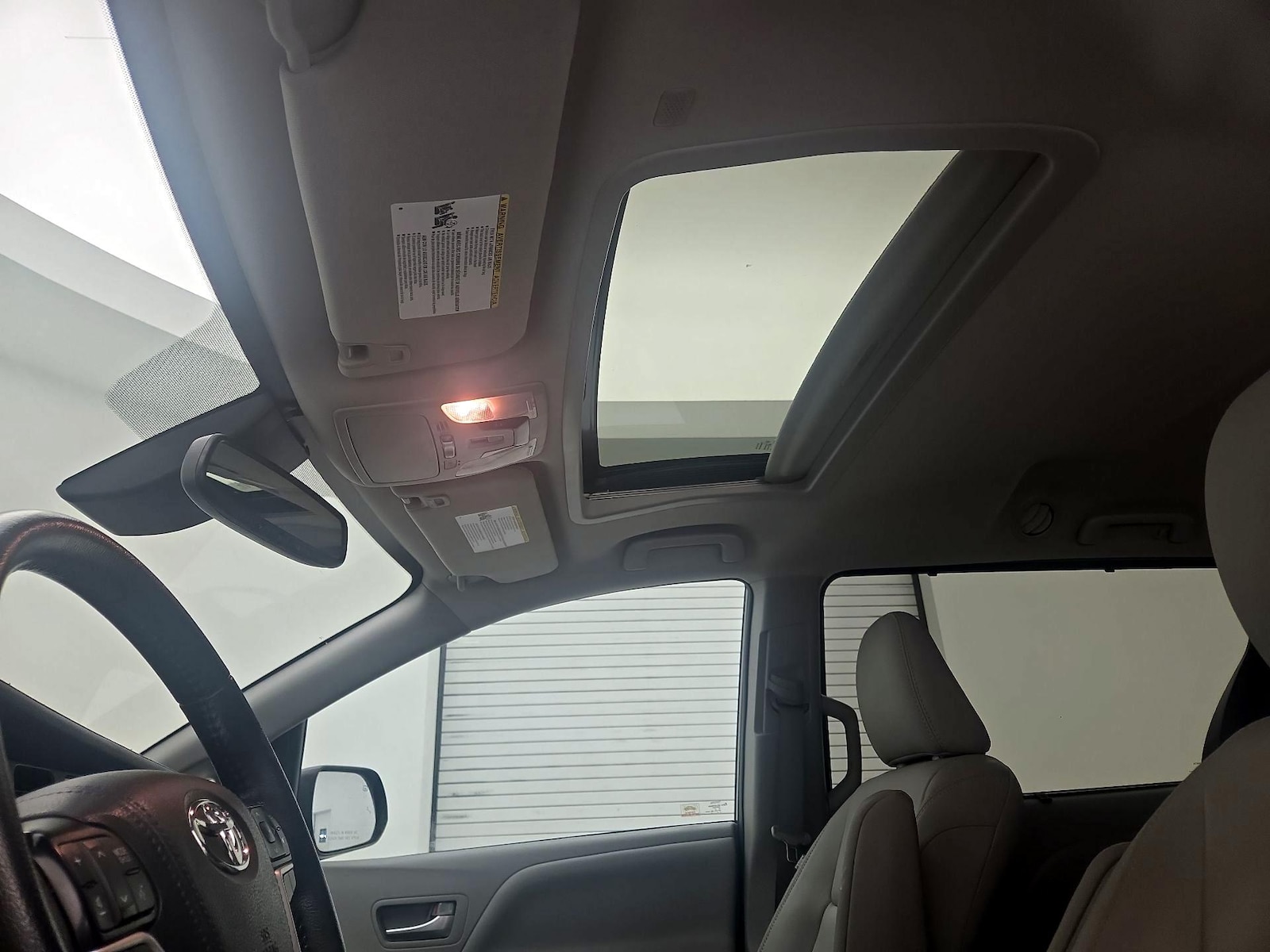 Sunroof(s) & Overhead Airbags