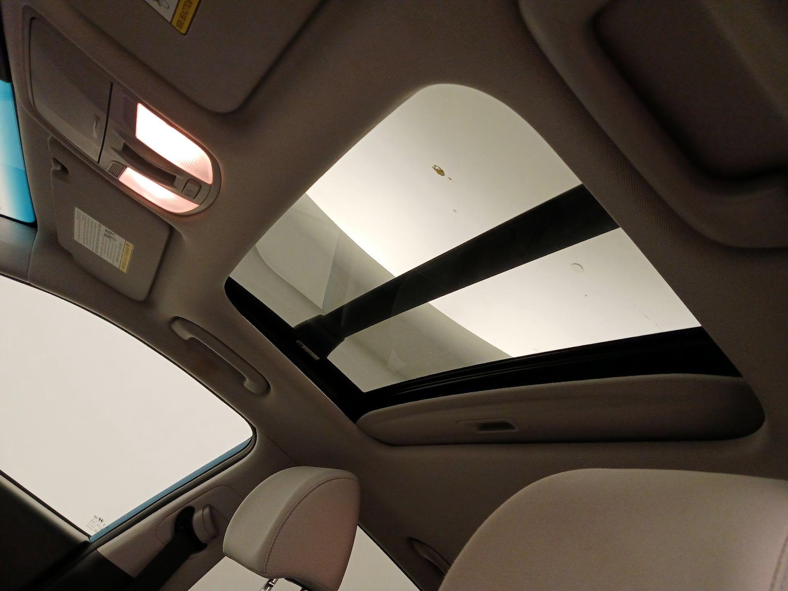 Sunroof(s) & Overhead Airbags