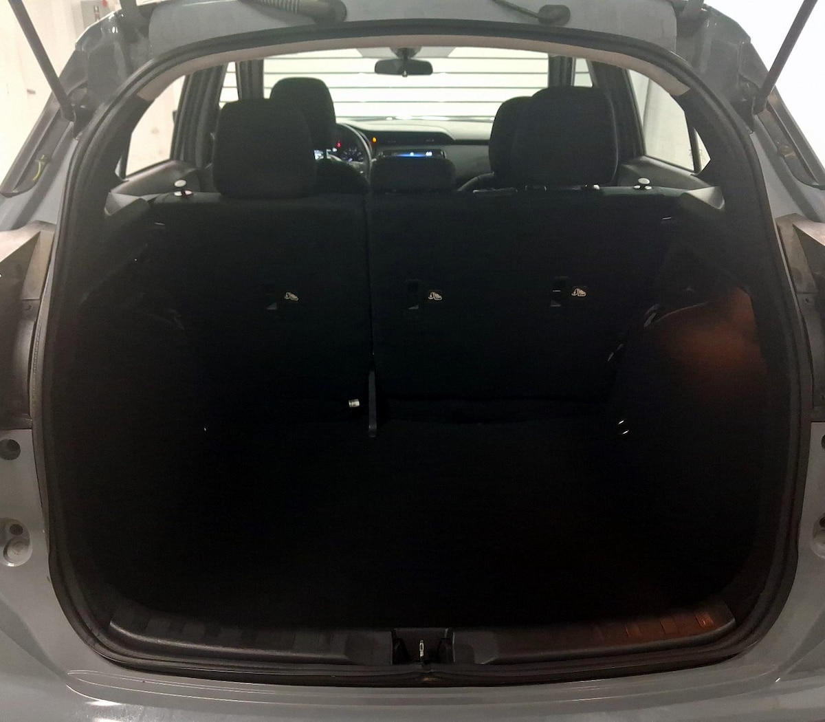Trunk/Cargo (Seats Up)