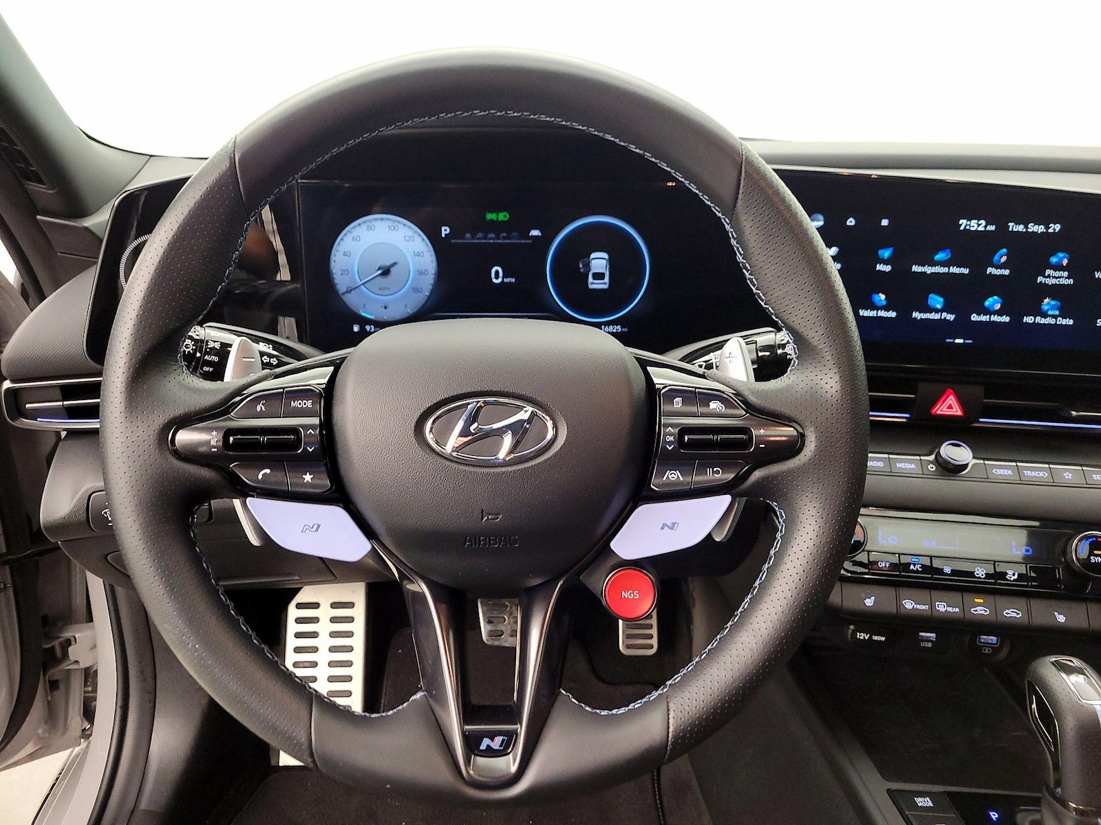 2023 Hyundai Elantra N - Photo 11