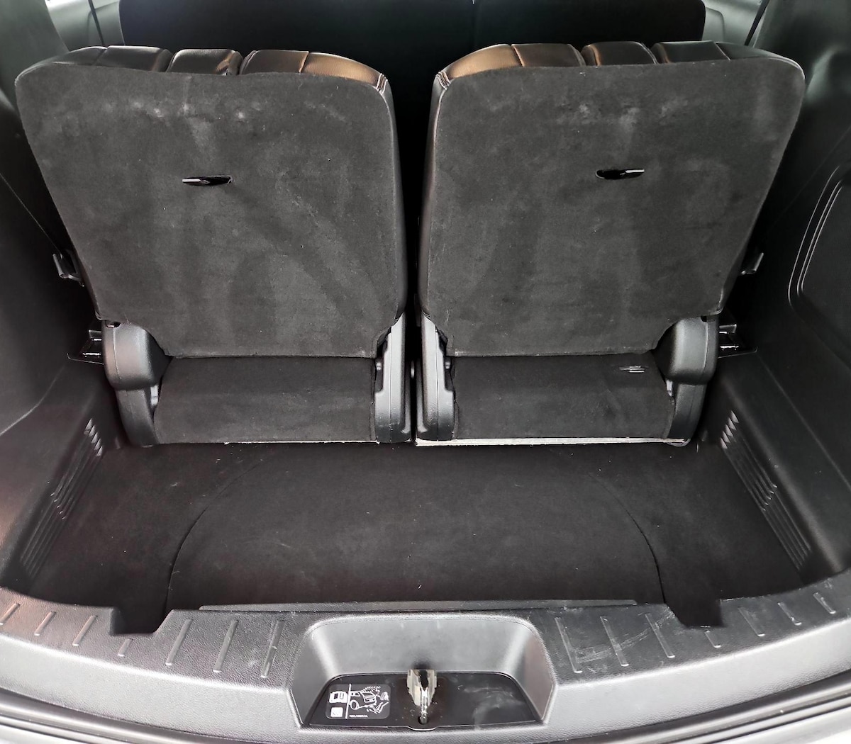 Trunk/Cargo (Seats Up)