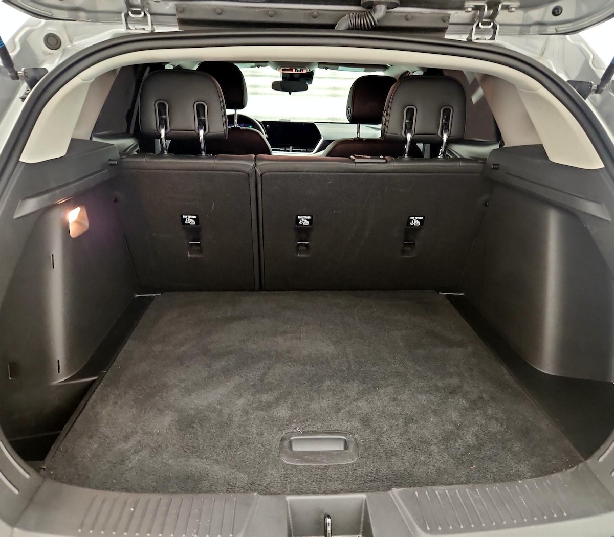 Trunk/Cargo (Seats Up)