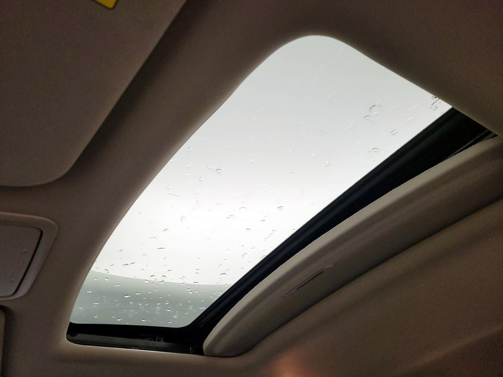 Sunroof(s) & Overhead Airbags