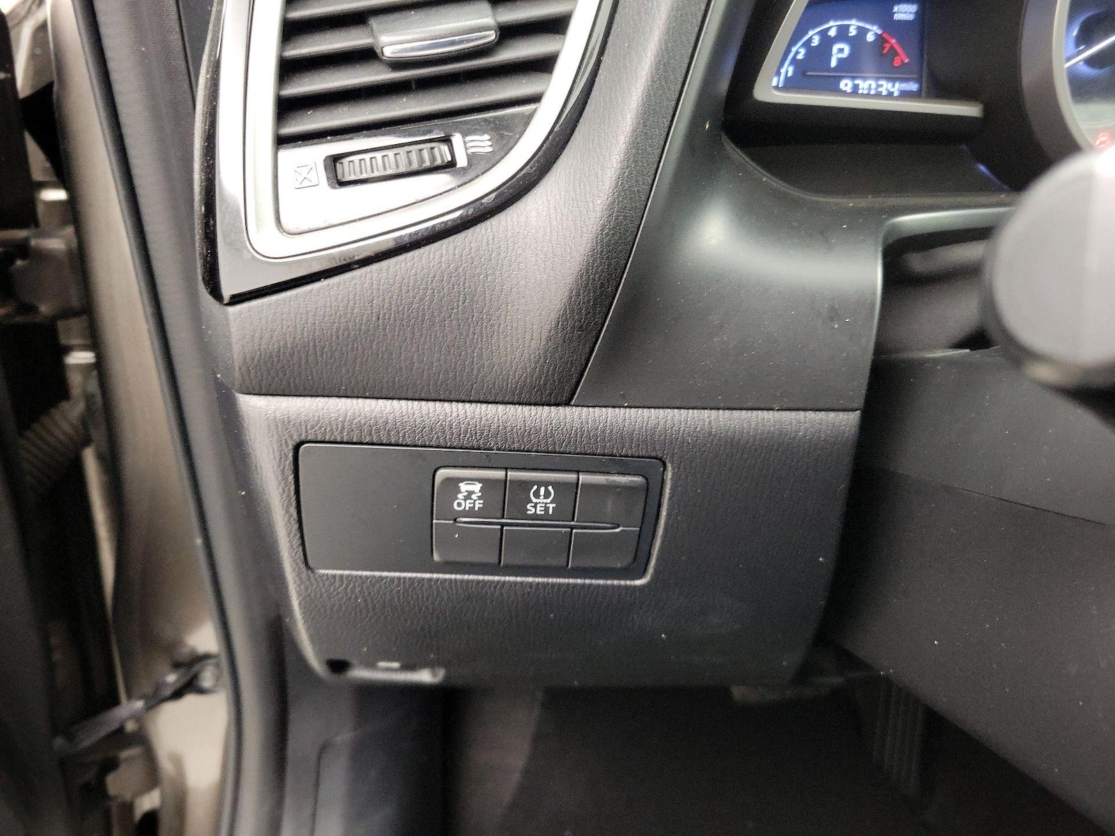 2015 Mazda MAZDA3 i Sport - Photo 14