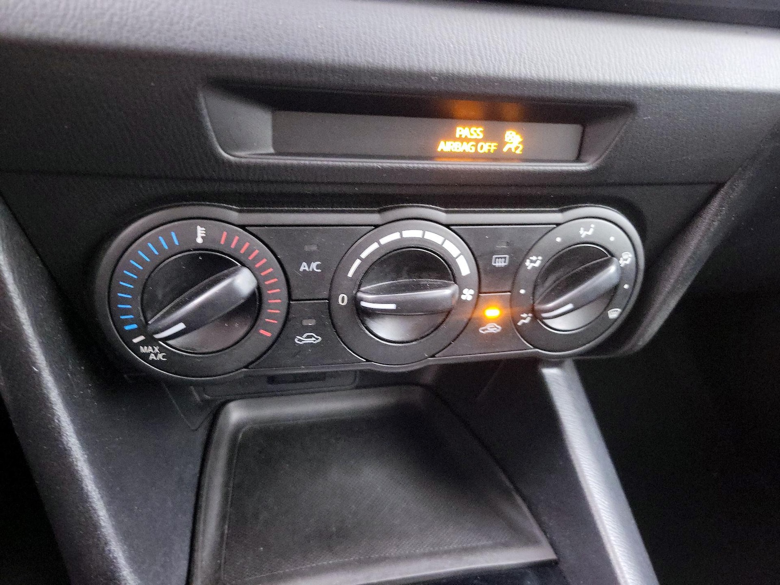 2015 Mazda MAZDA3 i Sport - Photo 17