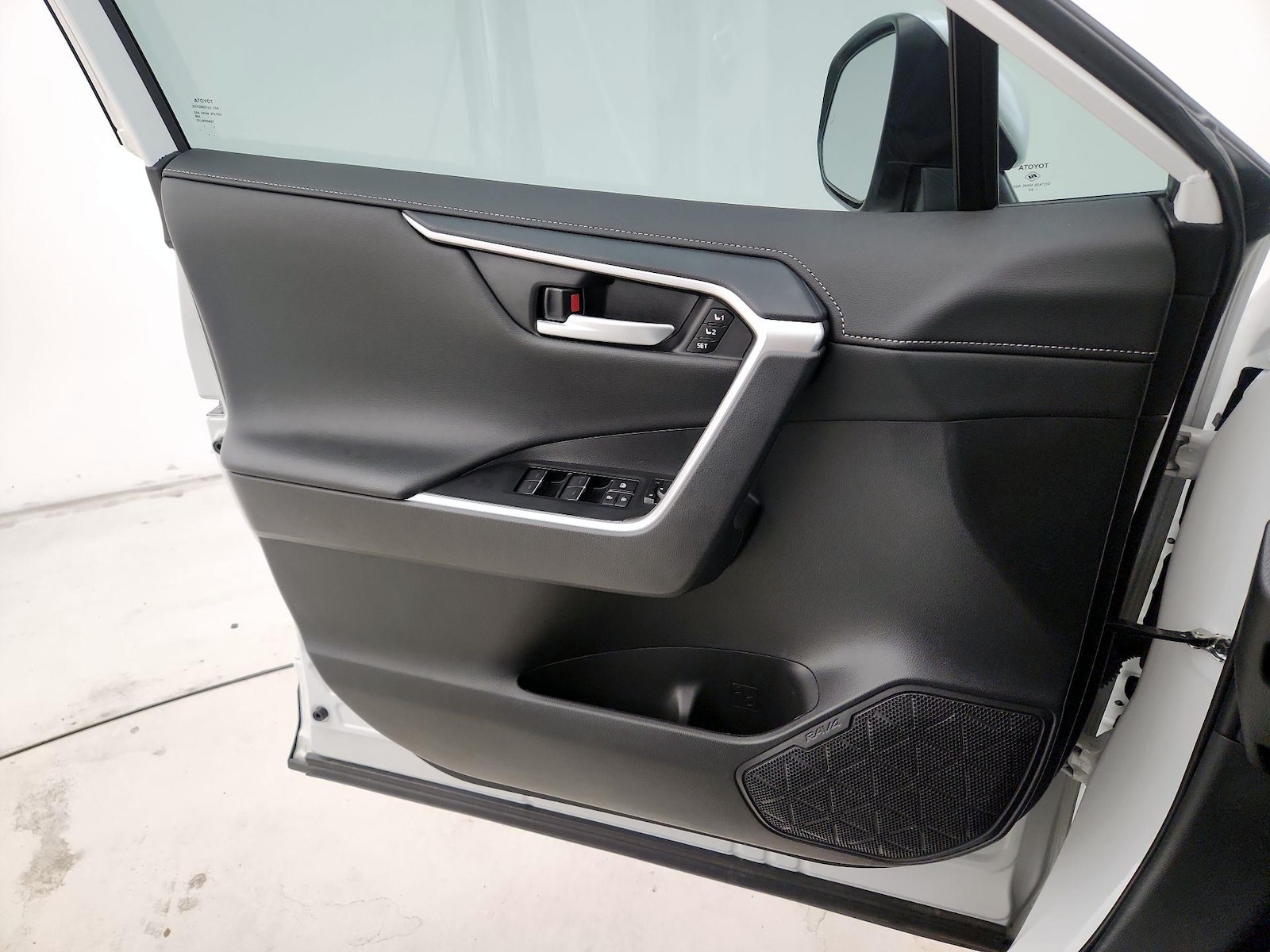 2025 Toyota RAV4 Limited - Photo 13