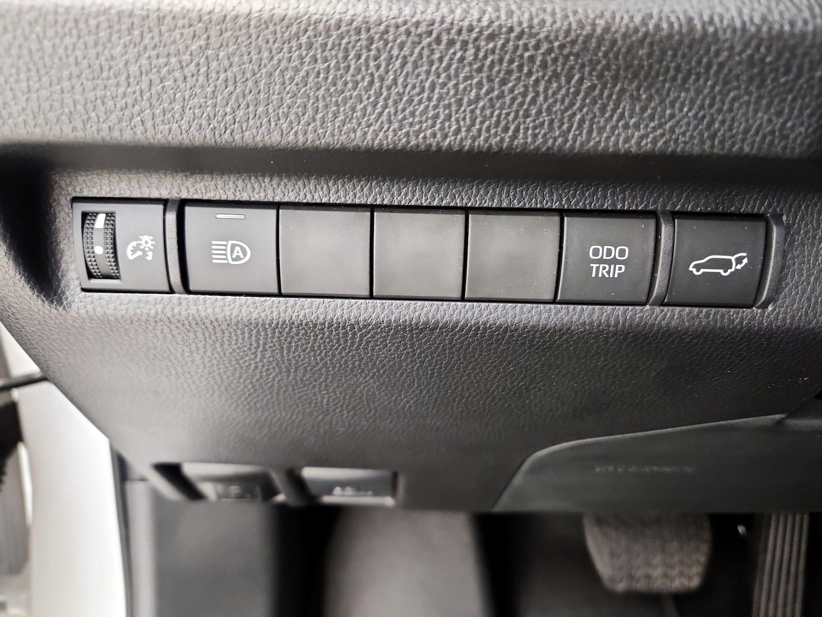 2025 Toyota RAV4 Limited - Photo 14