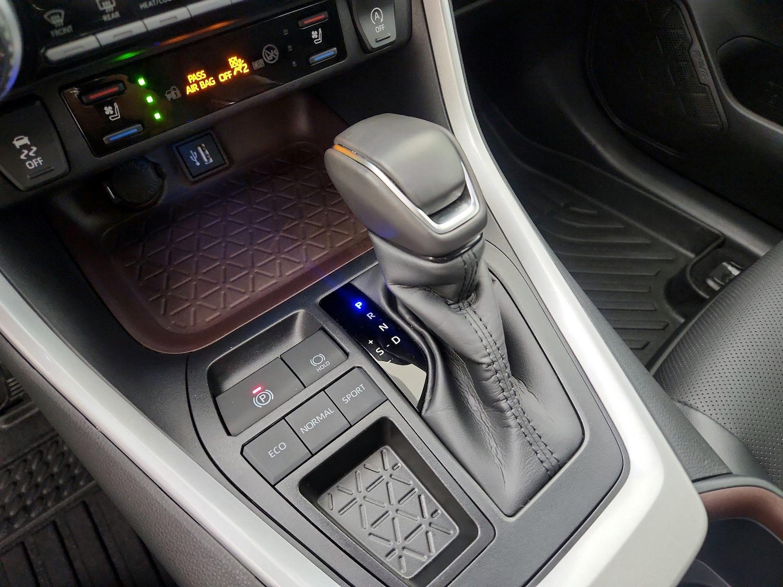 2025 Toyota RAV4 Limited - Photo 17