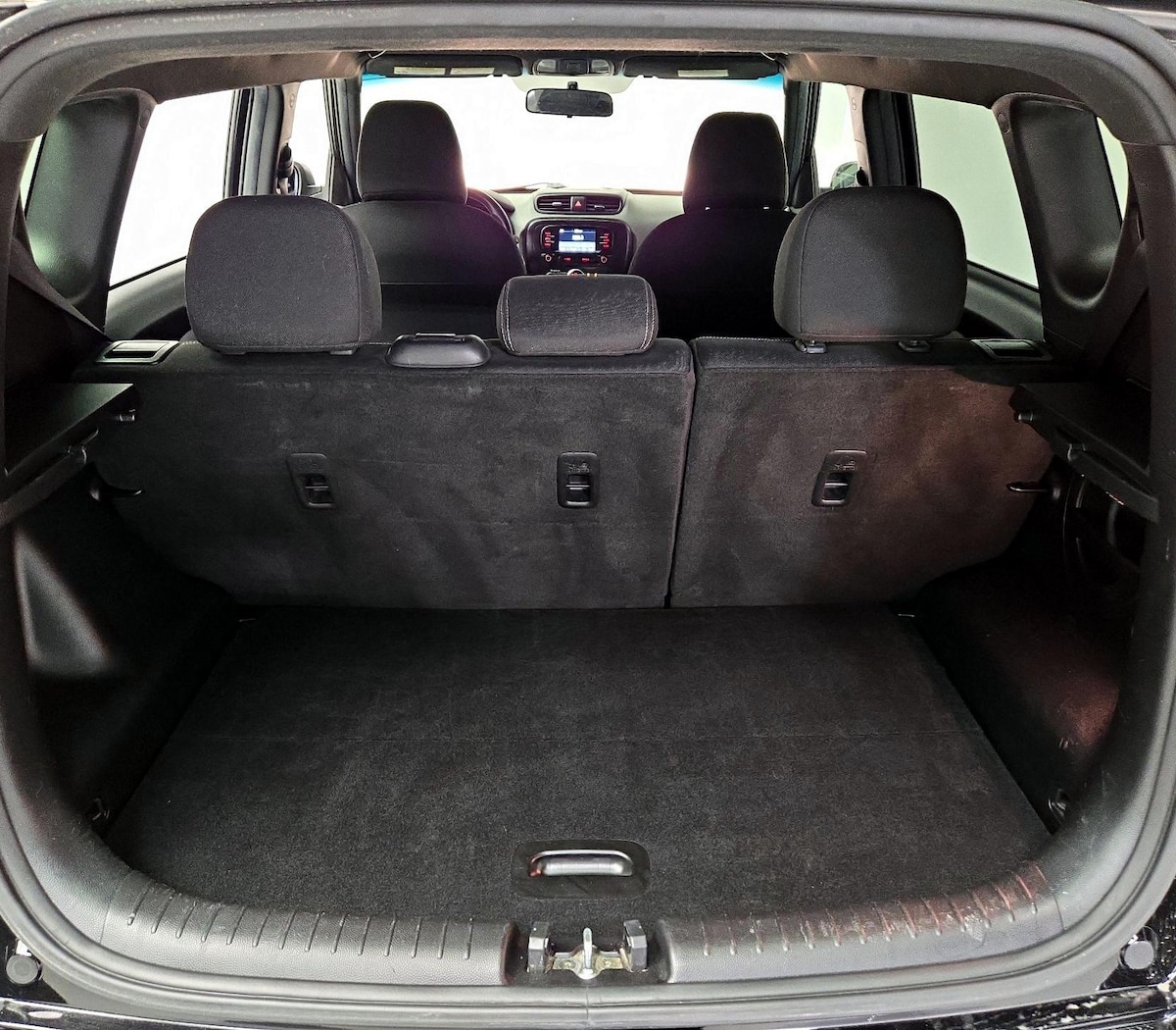 Trunk/Cargo (Seats Up)