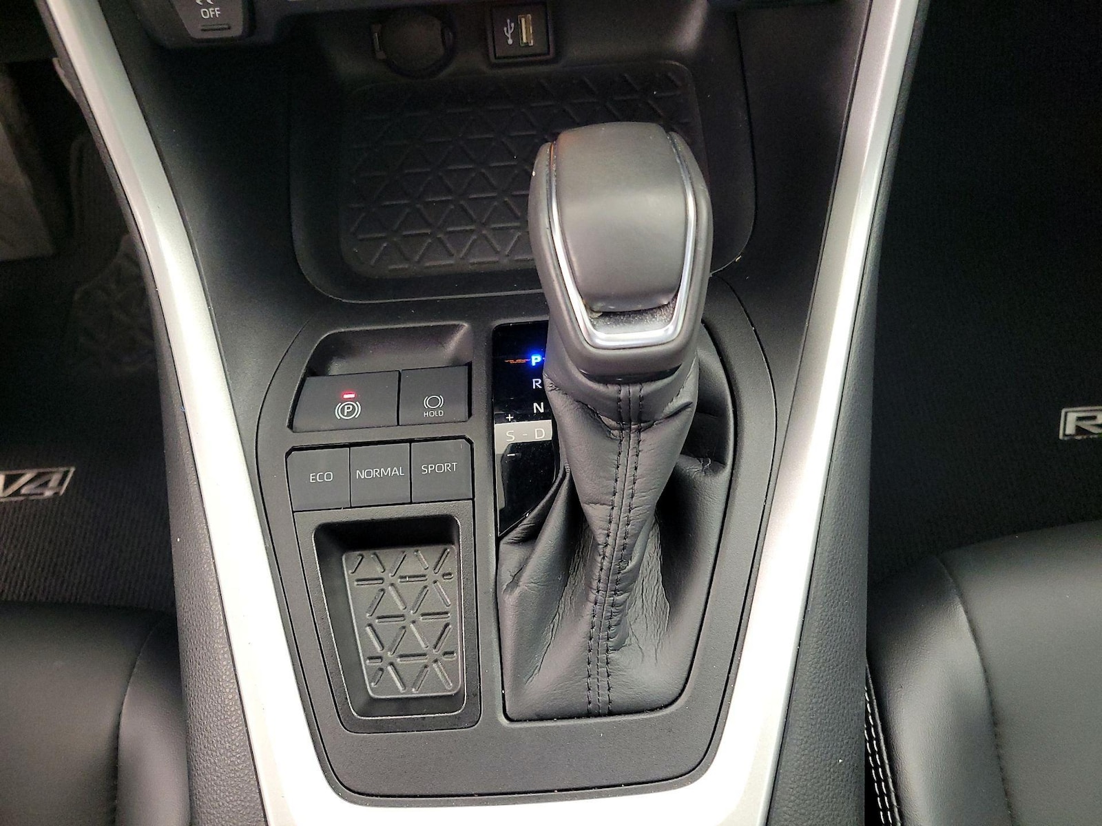2024 Toyota RAV4 XLE Premium - Photo 18