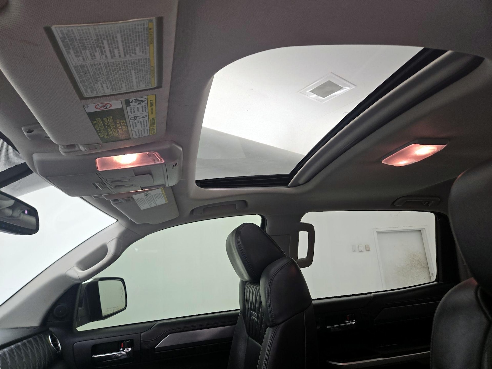 Sunroof(s) & Overhead Airbags