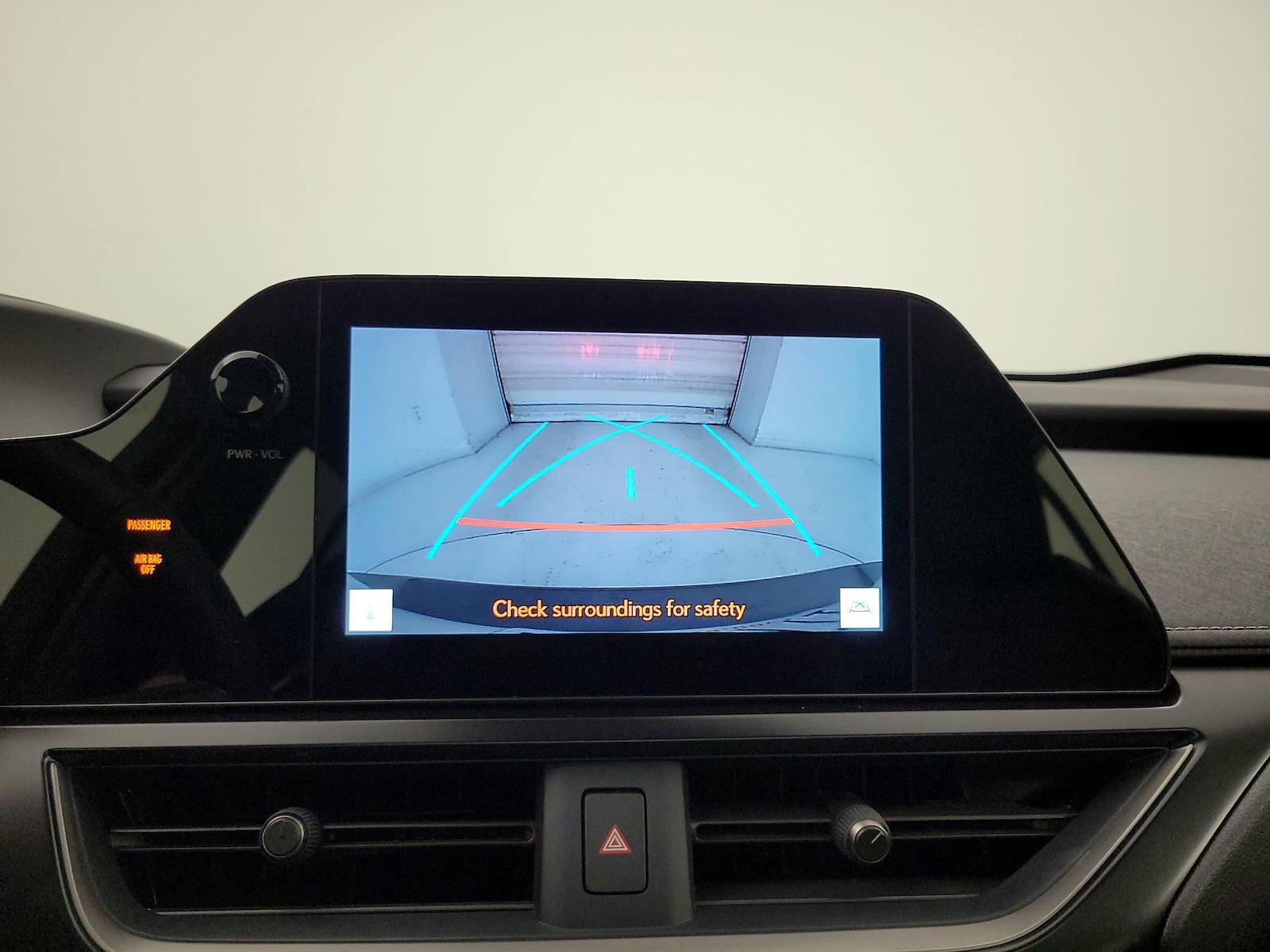 2025 Lexus UX Hybrid 300h - Photo 15