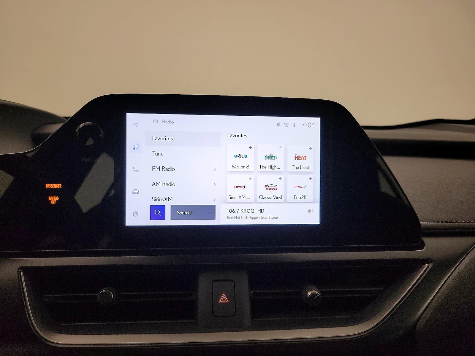 2025 Lexus UX Hybrid 300h - Photo 16