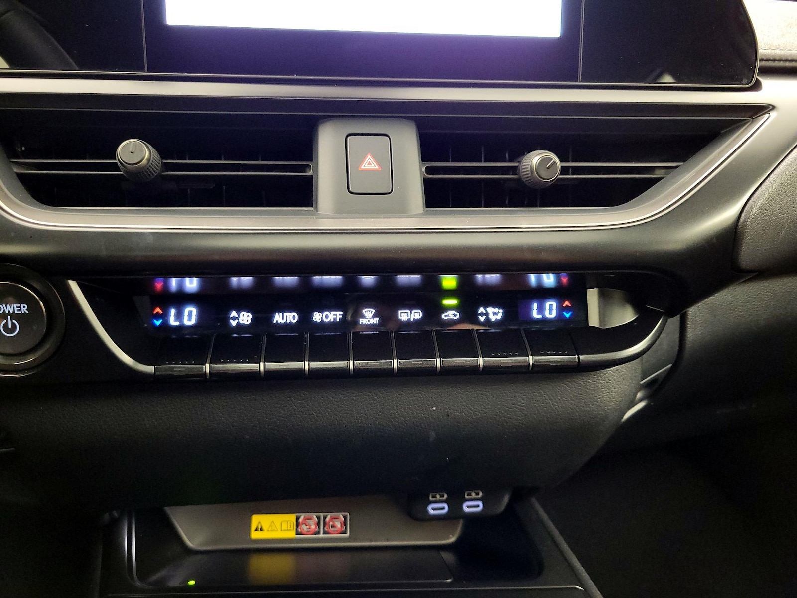 2025 Lexus UX Hybrid 300h - Photo 17