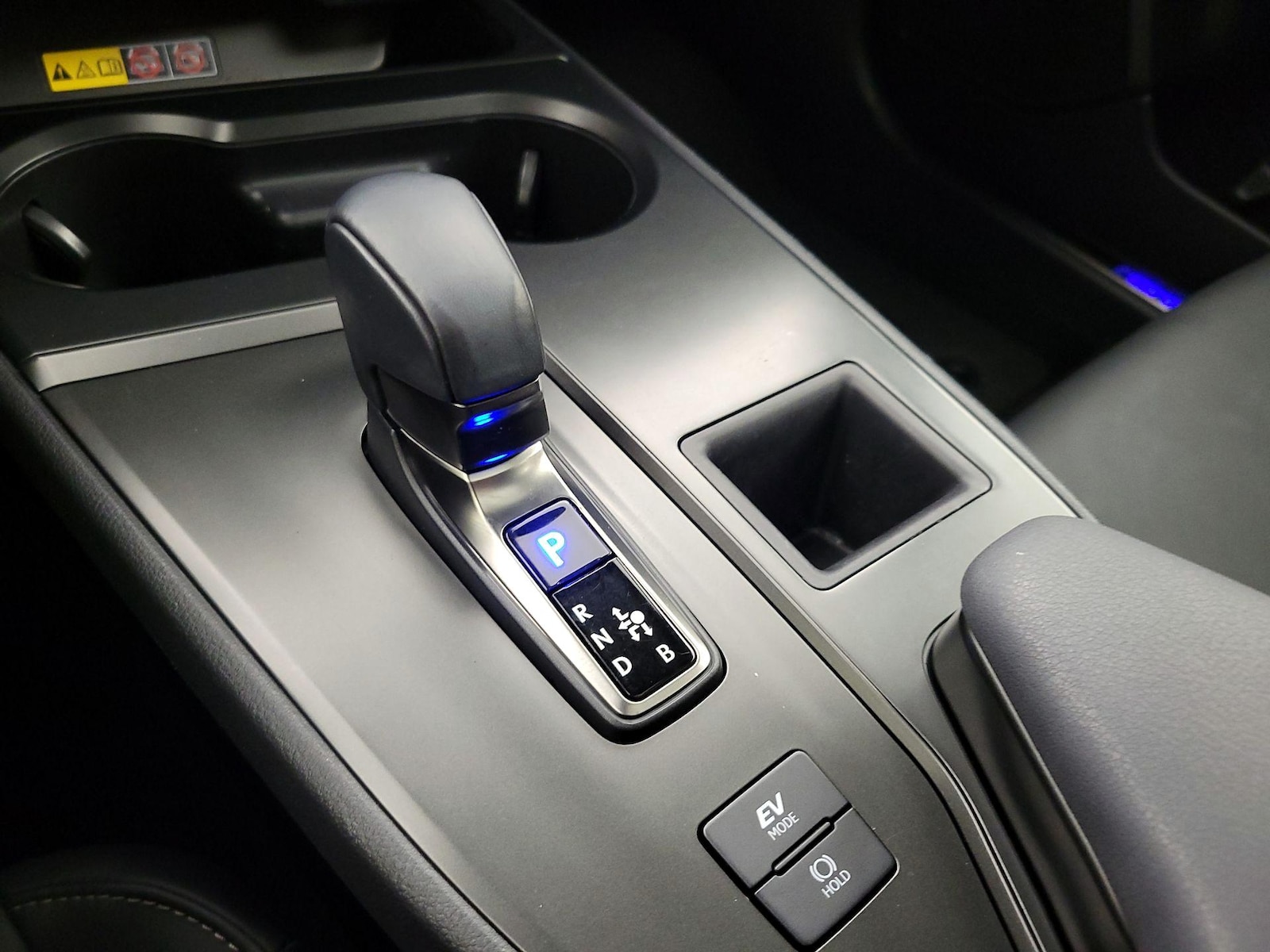 2025 Lexus UX Hybrid 300h - Photo 18