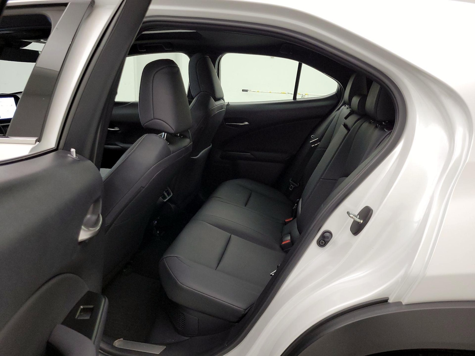 2025 Lexus UX Hybrid 300h - Photo 20