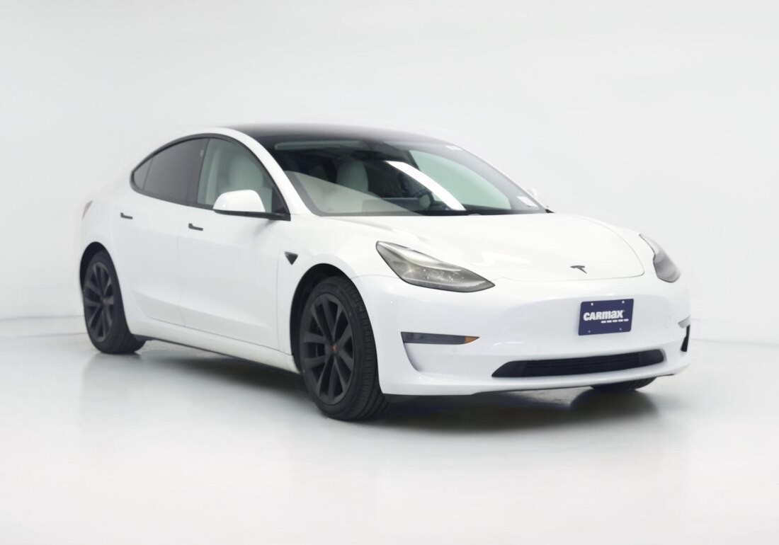 2021 Tesla Model 3 Standard Range Plus in White — CarMax photo