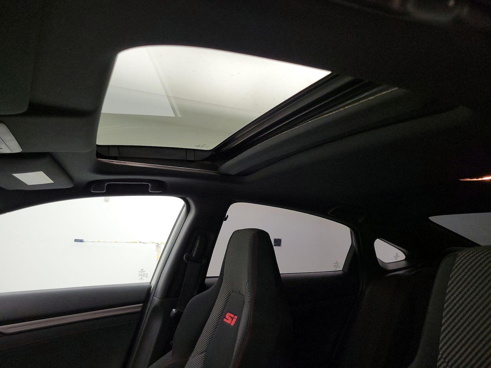 Sunroof(s) & Overhead Airbags