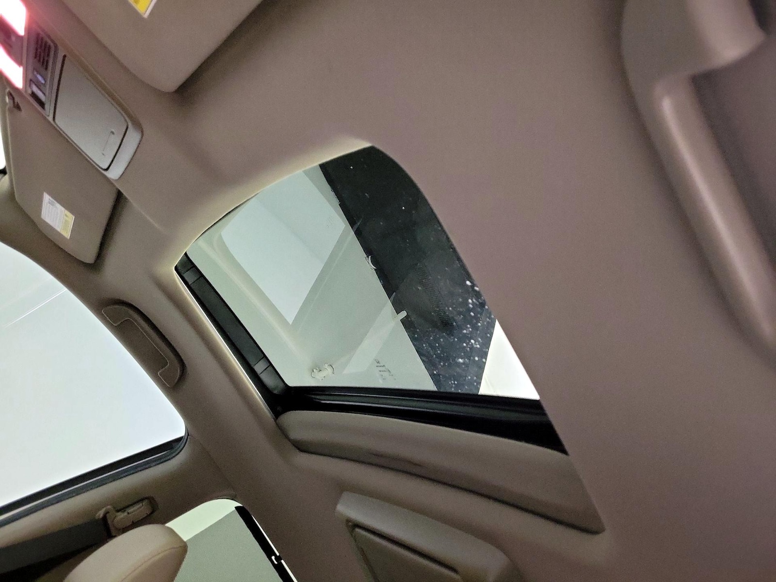 Sunroof(s) & Overhead Airbags