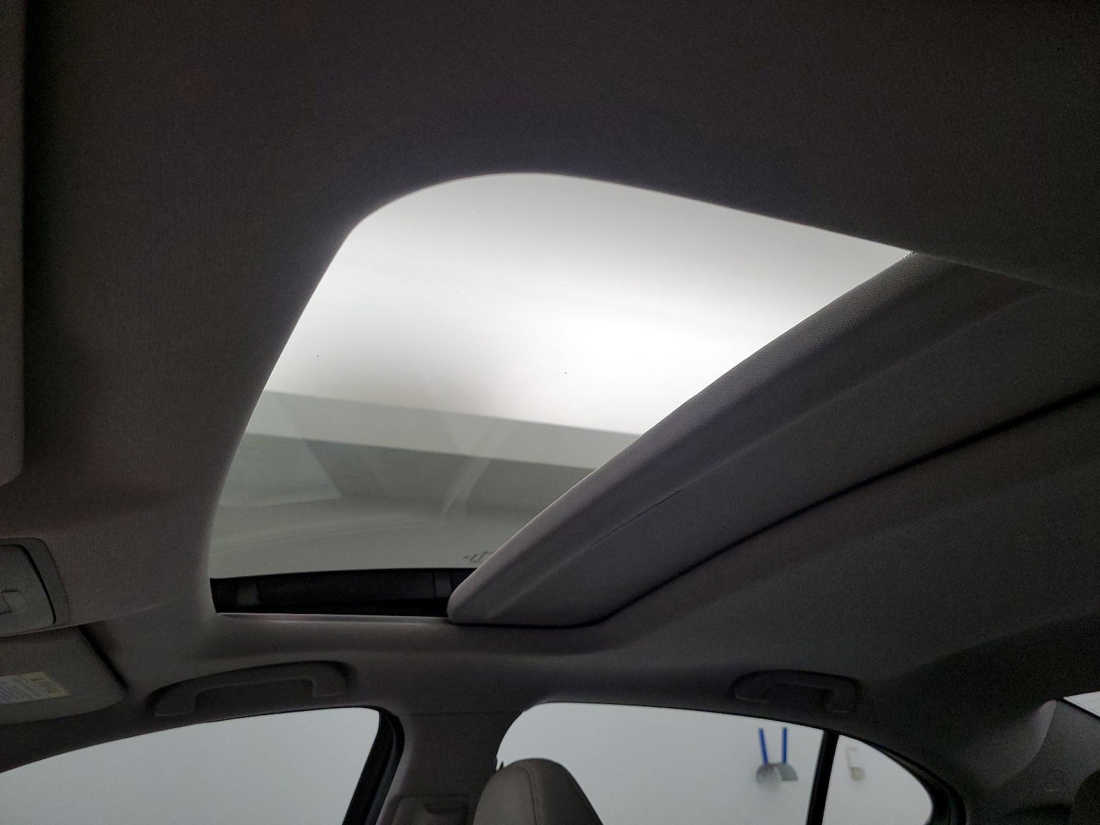 Sunroof(s) & Overhead Airbags