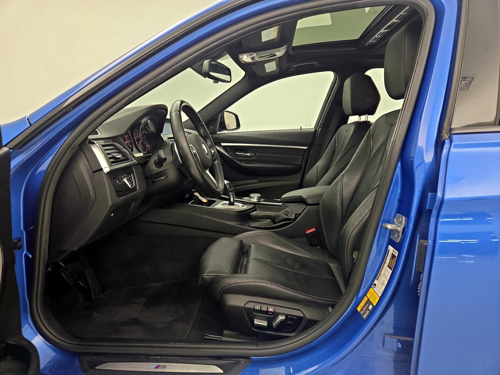 Power Seat(s) & Leather Seats