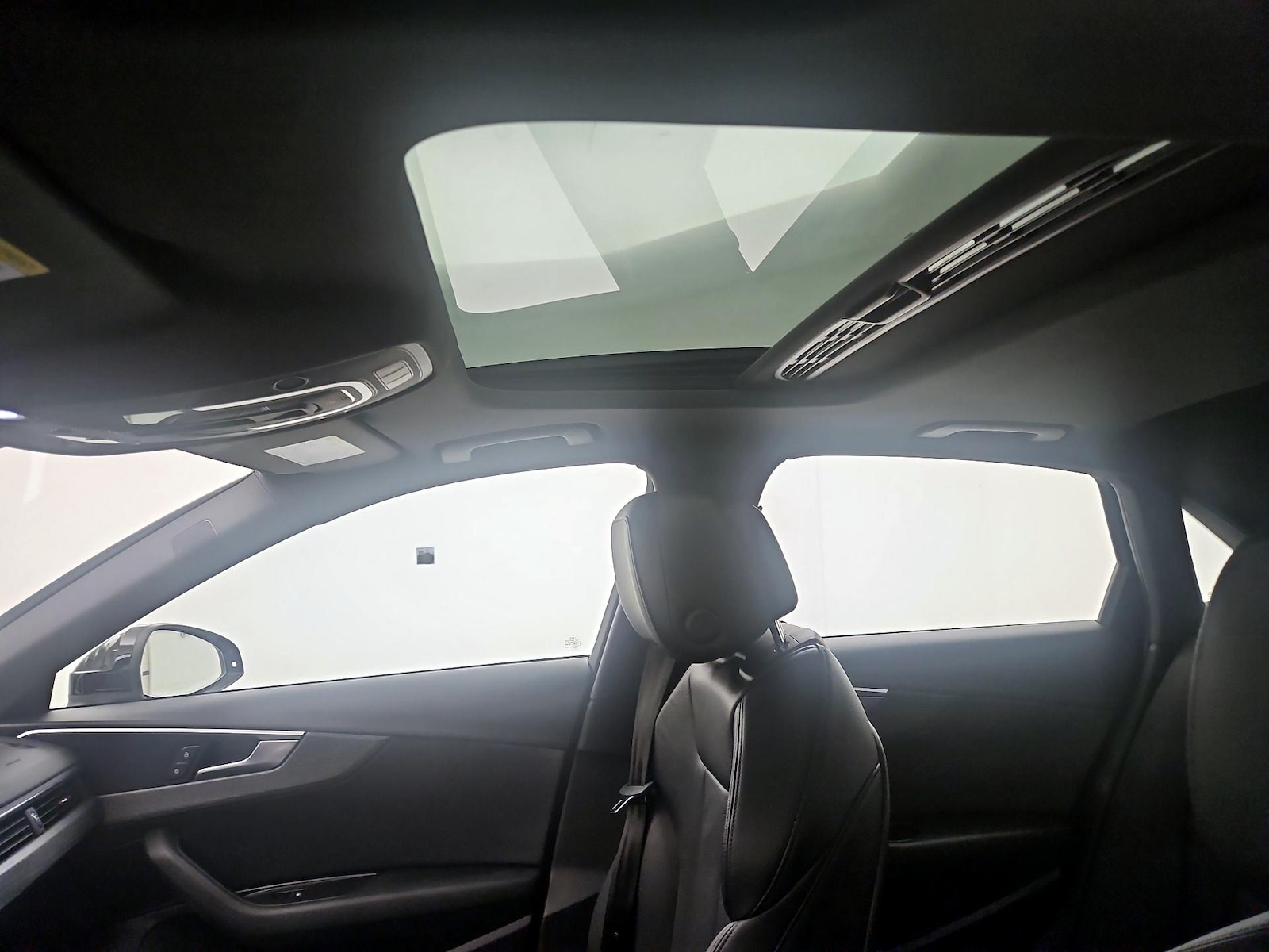 Sunroof(s) & Overhead Airbags