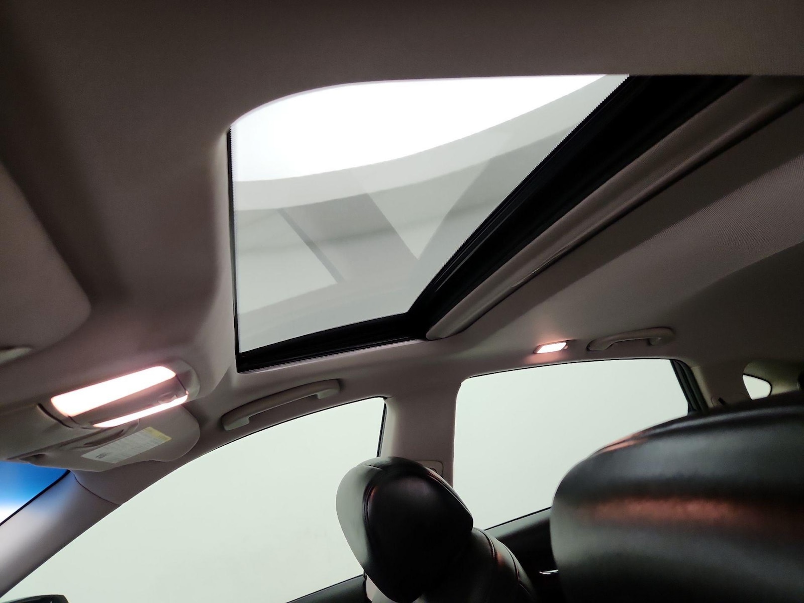 Sunroof(s) & Overhead Airbags
