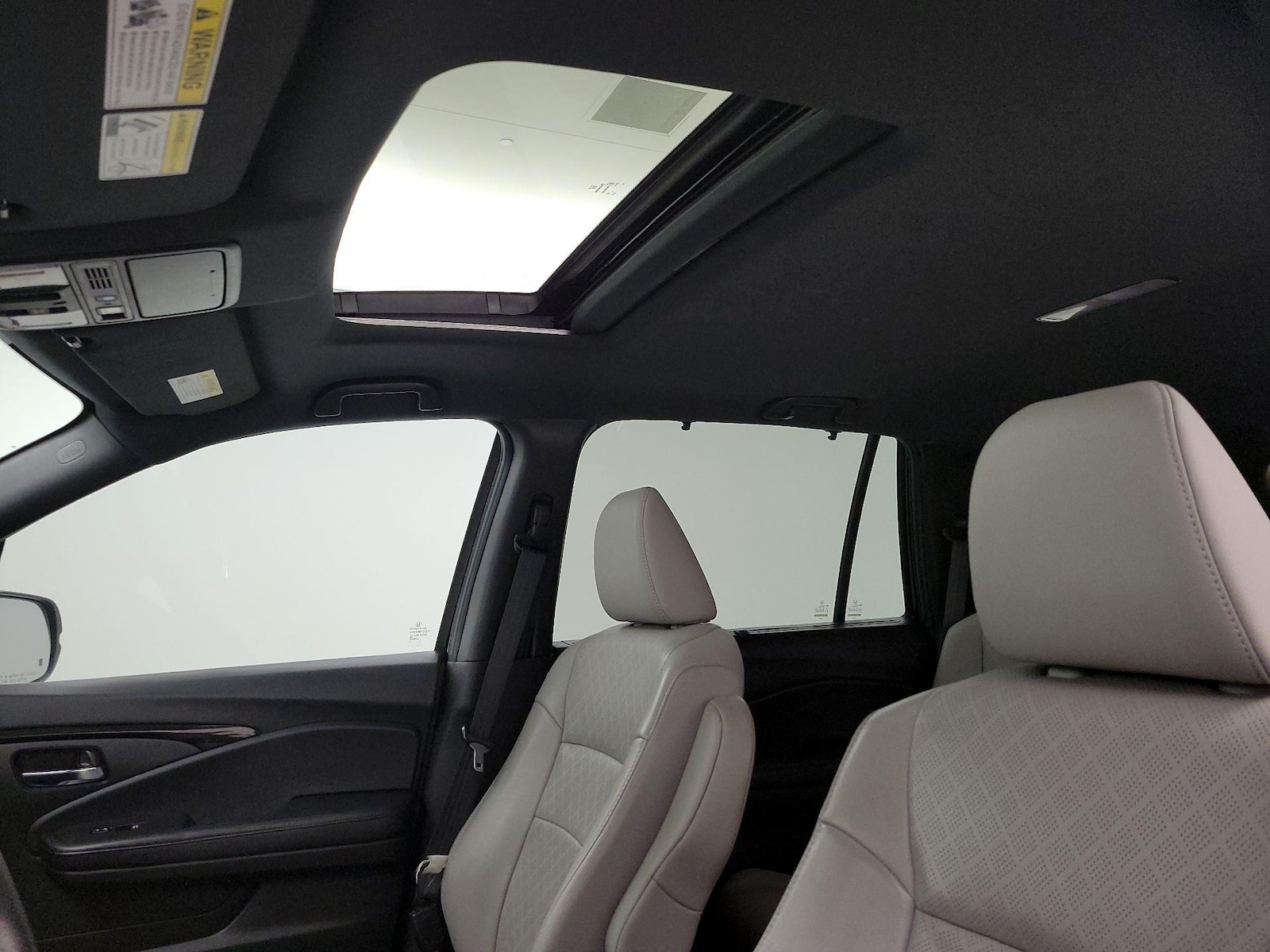 Sunroof(s) & Overhead Airbags