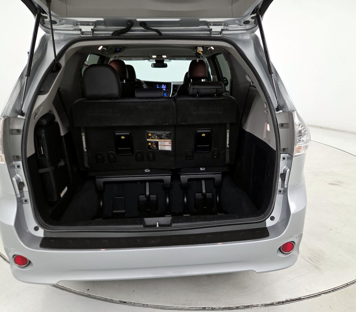 Trunk/Cargo (Seats Up)